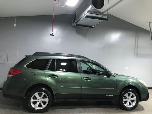 Used 2013 Subaru Outback 2.5i Limited AWD/4WD image 2