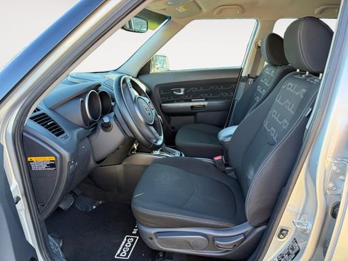 Used 2013 Kia Soul + image 10