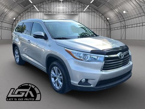 Used 2015 Toyota Highlander XLE AWD/4WD image 1