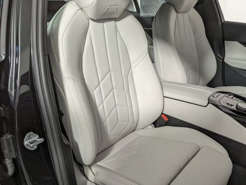 Used 2025 BMW 530i xDrive image 26