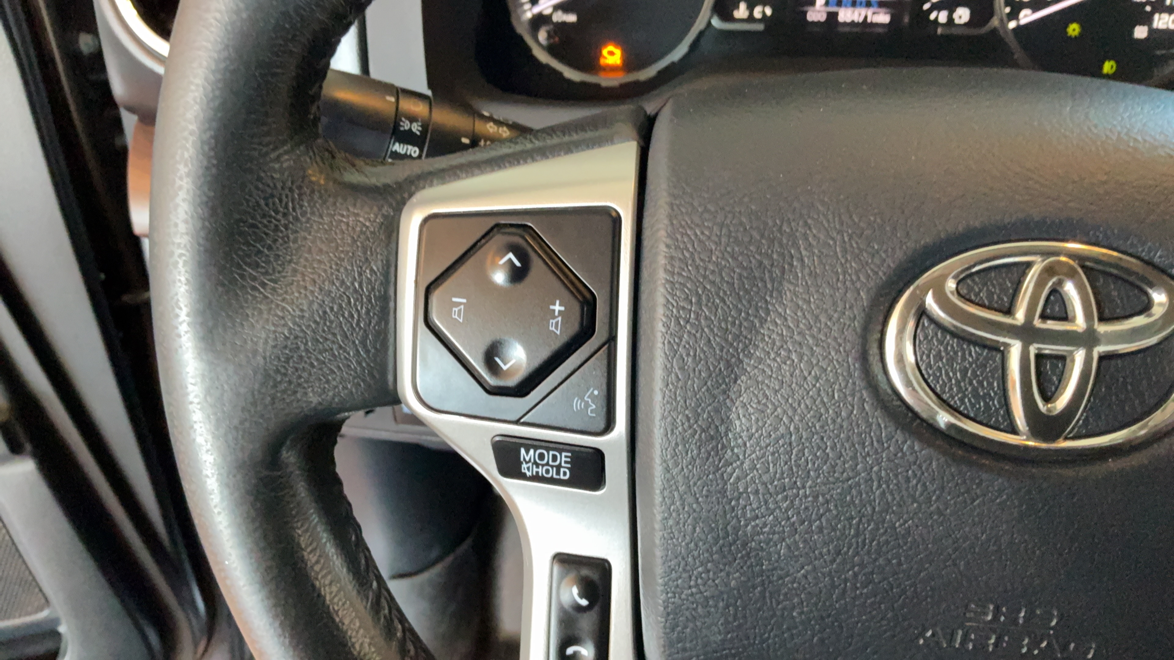 Used 2018 Toyota Tundra Limited w/ Limited Premium Package AWD/4WD image 16