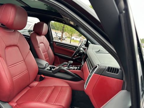 Used 2021 Porsche Cayenne GTS AWD/4WD image 39