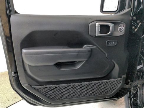 Used 2022 Jeep Gladiator Rubicon w/ Trailer Tow Package image 34