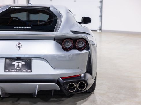 Used 2019 Ferrari 812 Superfast RWD image 13