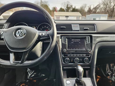 Used 2018 Volkswagen Passat 2.0T SE image 35