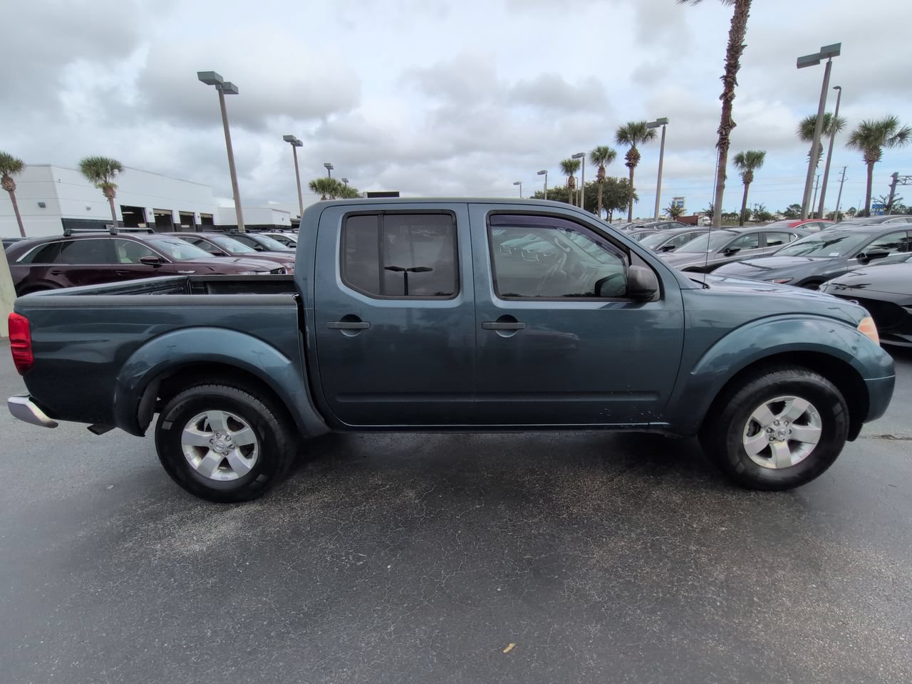 Used 2013 Nissan Frontier SV RWD image 3