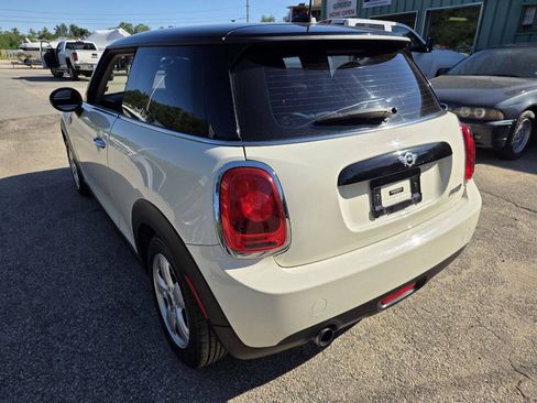Used 2017 MINI Cooper 2-Door Hardtop FWD image 11