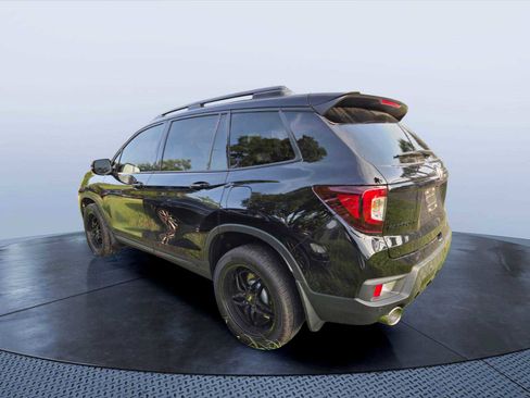 Used 2025 Honda Passport Black Edition image 2