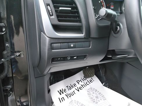 Used 2025 Nissan Rogue SV AWD/4WD image 18