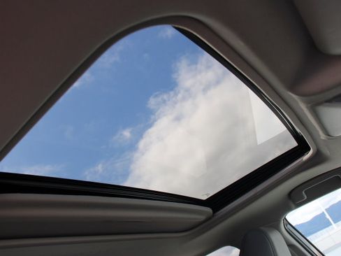 Used 2022 Toyota RAV4 XLE Premium FWD image 21