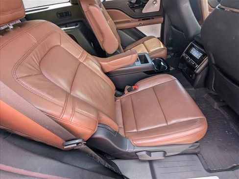 Used 2021 Lincoln Aviator Reserve w/ Equipment Group 210A AWD/4WD image 18