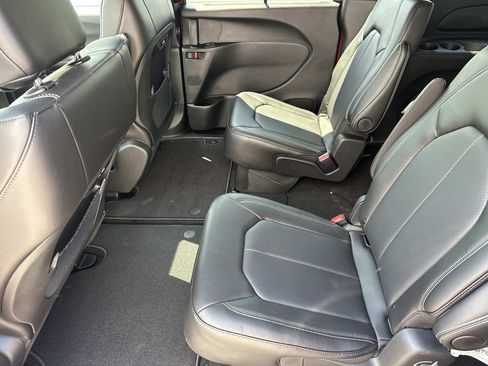 New 2026 Chrysler Pacifica Select w/ S Appearance Package FWD image 17