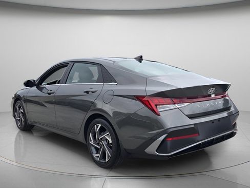 Certified 2025 Hyundai Elantra SEL FWD image 7