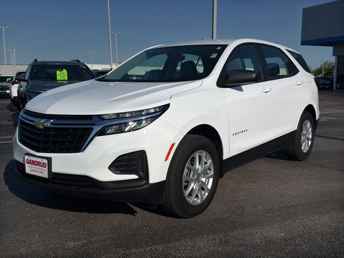 Certified 2024 Chevrolet Equinox LS w/ Driver Confidence II Package AWD/4WD image 2