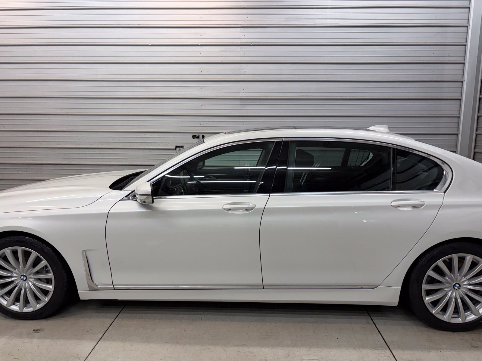 Used 2022 BMW 740i xDrive w/ Premium Package AWD/4WD image 7