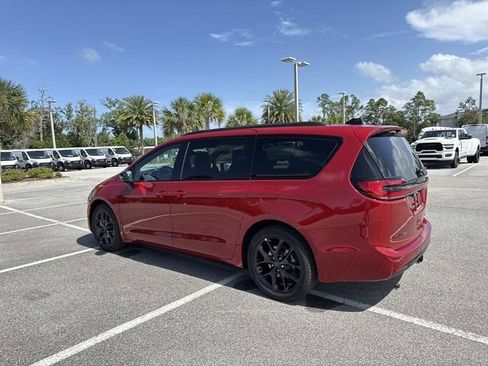 New 2027 Chrysler Pacifica Limited FWD image 5