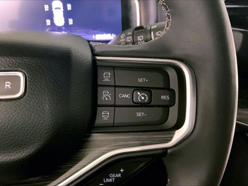 Used 2024 Jeep Wagoneer Series II w/ Flexible Seating Group image 19