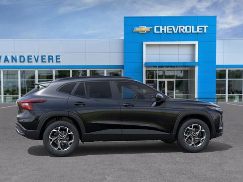 New 2026 Chevrolet Trax LT w/ Sunroof Package FWD image 7