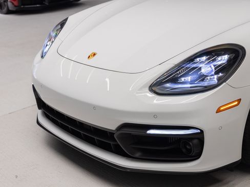 Certified 2023 Porsche Panamera 4 Platinum Edition image 33