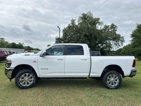 New 2026 RAM 2500 Laramie AWD/4WD image 15