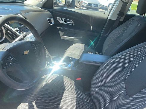 Used 2017 Chevrolet Equinox LS AWD/4WD image 9