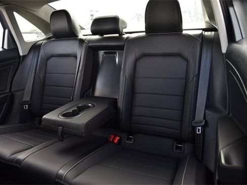 Certified 2024 Volkswagen Jetta SE w/ Panoramic Sunroof Package image 23