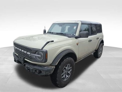 Used 2025 Ford Bronco Badlands image 11