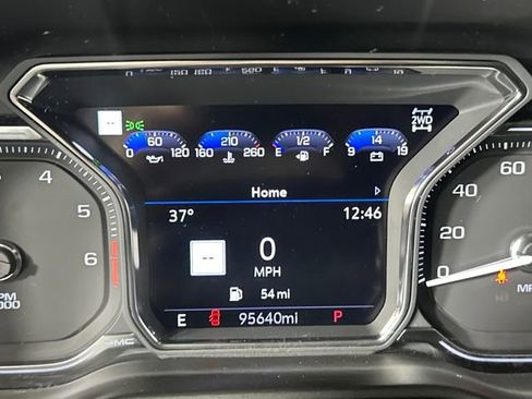 Used 2021 GMC Yukon XL Denali w/ Denali Premium Package image 18