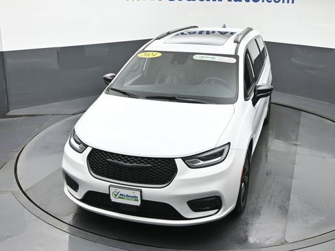 Used 2024 Chrysler Pacifica Limited w/ S Appearance Package image 24