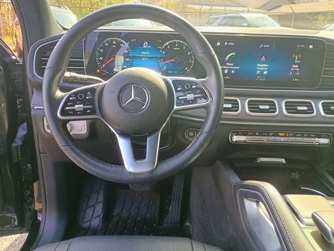 Used 2022 Mercedes-Benz GLS 450 4MATIC image 2