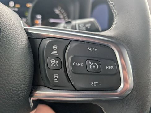 Used 2025 Jeep Wrangler Unlimited Sahara w/ Safety Group AWD/4WD image 15