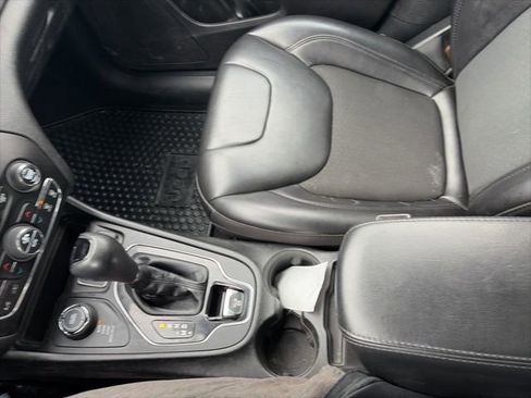 Used 2020 Jeep Cherokee Latitude Plus image 16