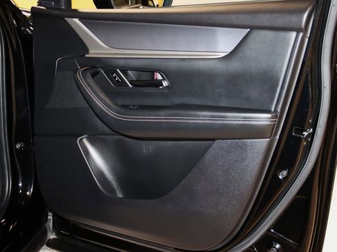 Used 2025 MAZDA CX-70 Plug-In Hybrid w/ Premium Pkg image 48