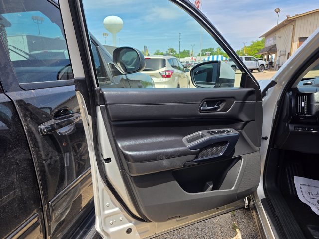 Used 2025 Nissan Pathfinder SV FWD image 22