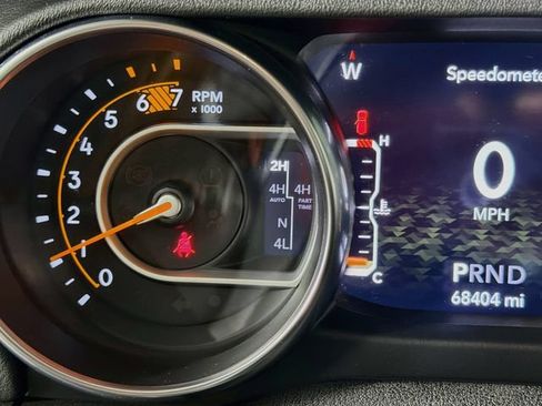 Used 2021 Jeep Wrangler Unlimited Sahara w/ Uconnect 4C Nav & Sound Group AWD/4WD image 13