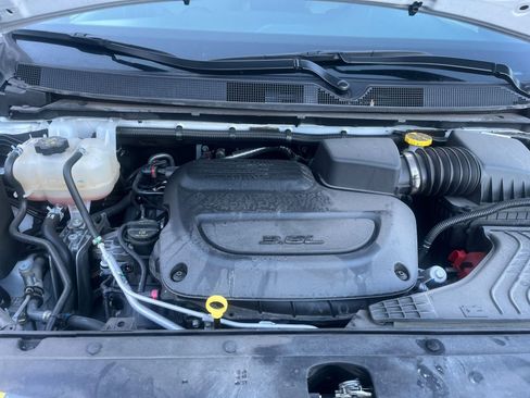 Used 2025 Chrysler Pacifica Select image 33