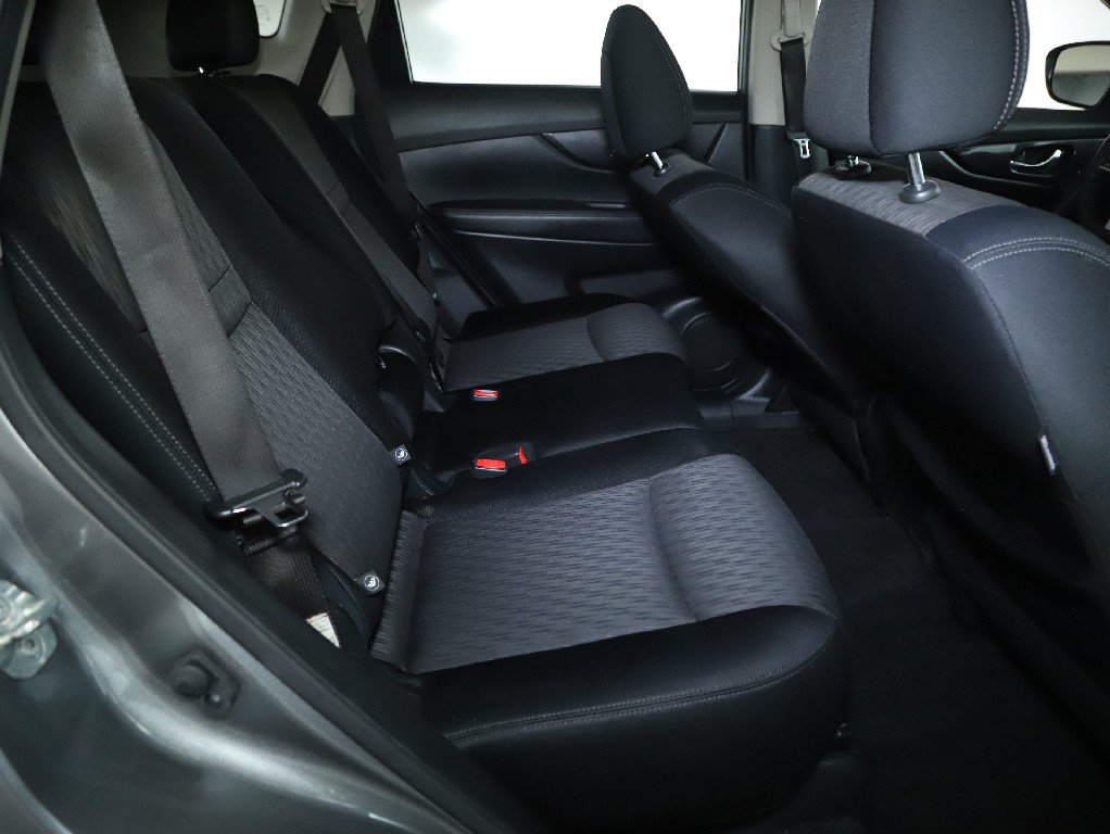 Used 2018 Nissan Rogue S AWD/4WD image 32