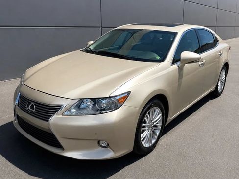 Used 2014 Lexus ES 350 w/ Luxury Package FWD image 1