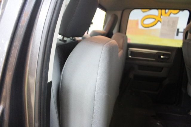 Used 2019 RAM 1500 Classic SLT AWD/4WD image 9