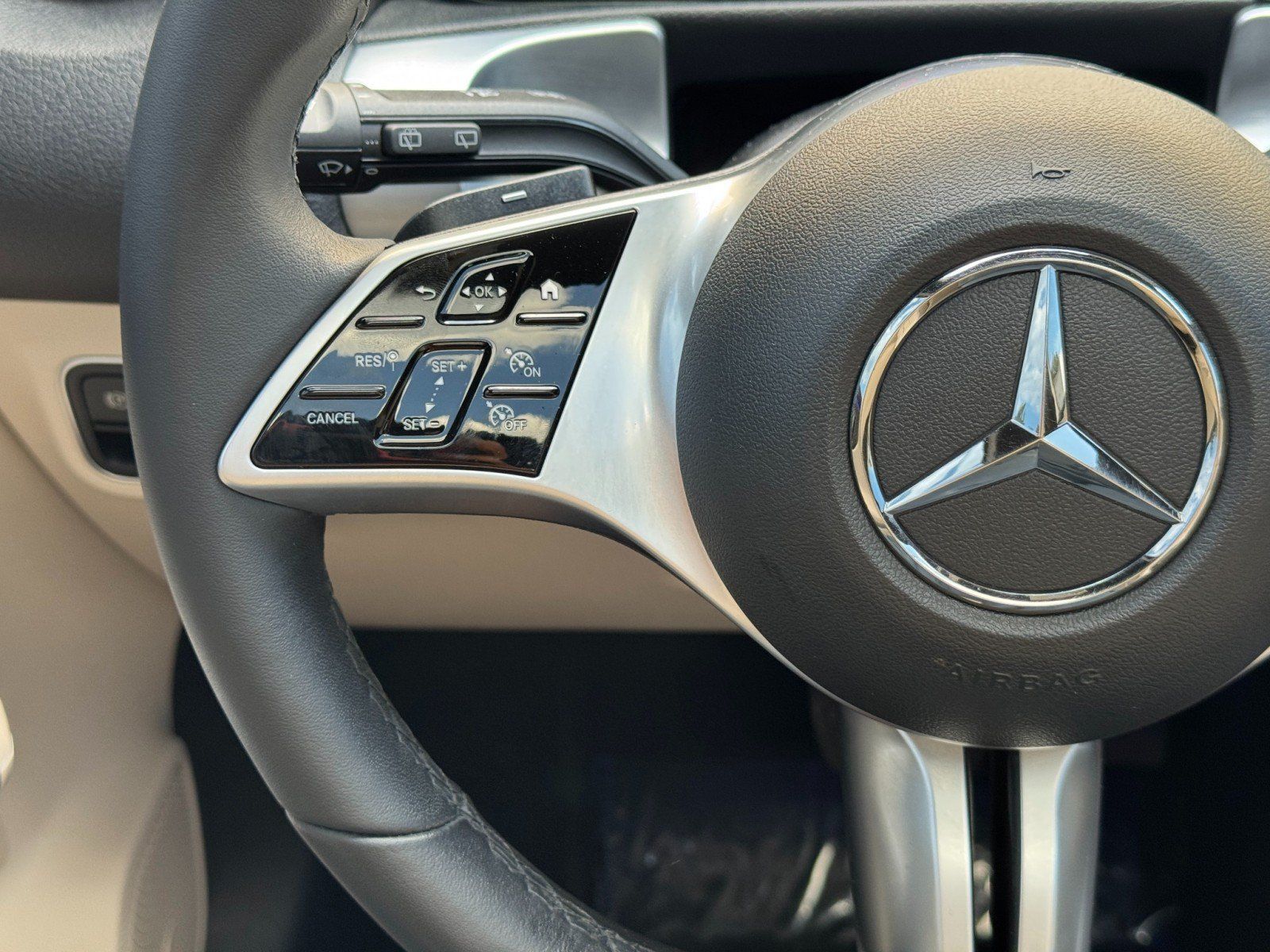Used 2024 Mercedes-Benz GLB 250 w/ Exclusive Package image 21