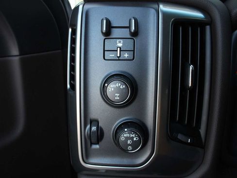 Used 2018 Chevrolet Silverado 1500 LT w/ Texas Edition AWD/4WD image 35