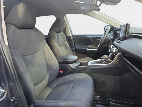 Used 2022 Toyota RAV4 LE image 12