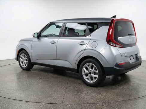 Used 2025 Kia Soul LX w/ LX Technology Package FWD image 6