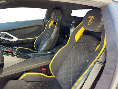 Used 2018 Lamborghini Aventador S image 8