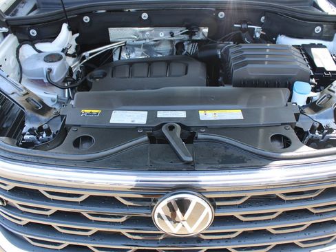 Certified 2026 Volkswagen Atlas Cross Sport SE AWD/4WD image 8