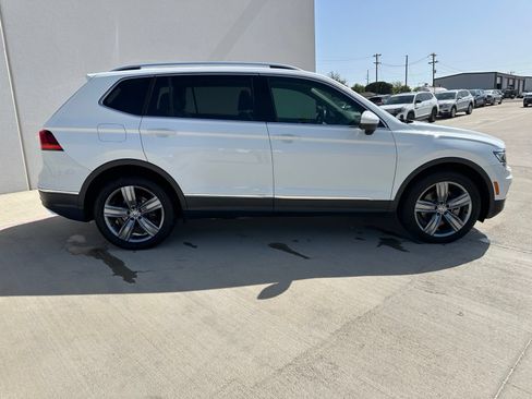 Used 2018 Volkswagen Tiguan SEL Premium FWD image 5