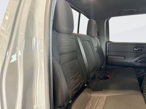 Used 2025 Nissan Frontier PRO-4X w/ Tow Package AWD/4WD image 17