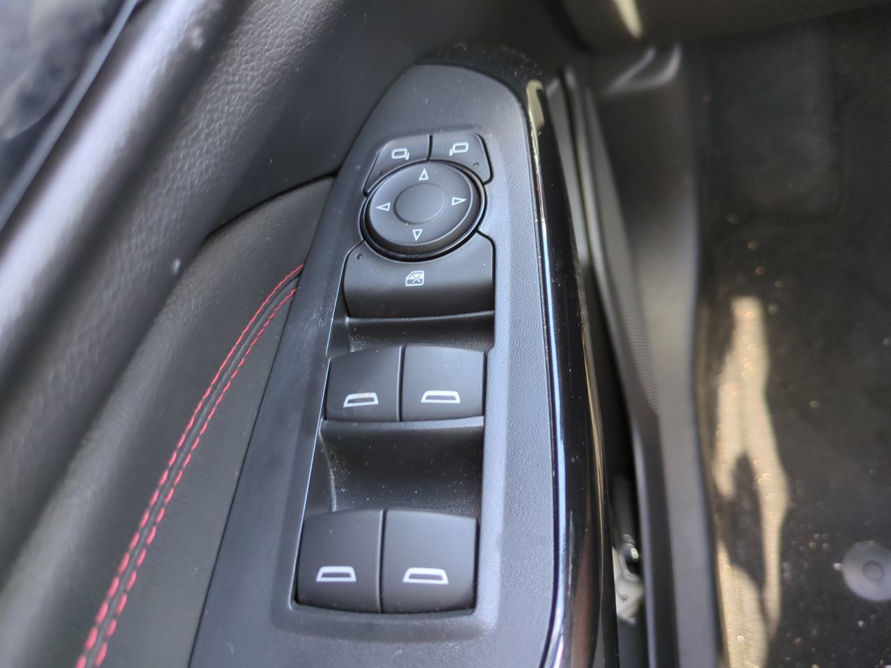 Used 2024 Chevrolet Trax RS w/ Sunroof Package FWD image 21