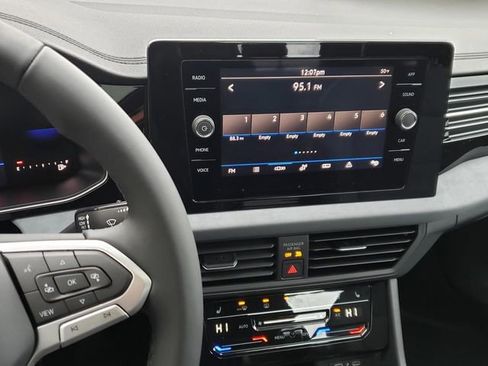New 2026 Volkswagen Jetta SE FWD image 11