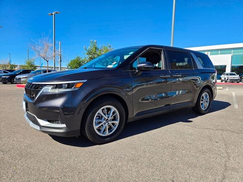 Used 2024 Kia Carnival LX image 2